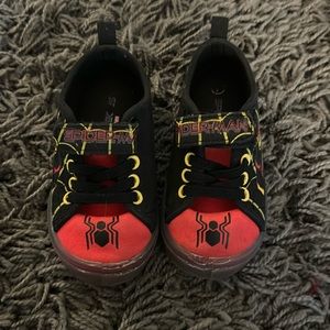 Boys light up Spider-Man shoes size 7
